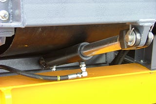 Why do hydraulic cylinders creep, and how to prevent it?