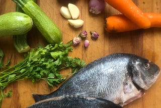 Cooking whole fish with tomato sauce | urbancottage.net