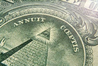 A ognuno il suo complotto… sui social