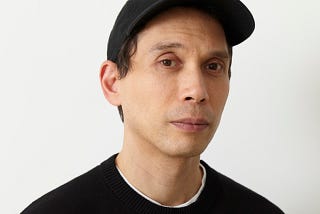 Cómo Josh Kline escribió el ensayo del que el mundo del arte no puede dejar de hablar