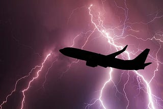 La maldición de AMLO ataca a una mujer en un vuelo de Aeroméxico