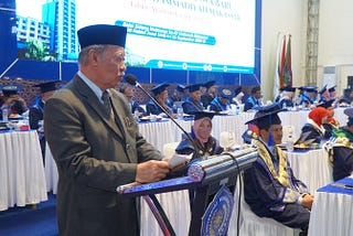 Pengukuhan Mahasiswa Baru Unismuh, Ketua Muhammadiyah Sulsel Beri Tips untuk Sukses Studi