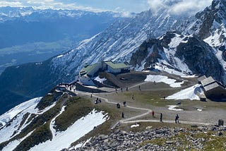 Beginning of the Hefelekarspitze (Summit) footpath from the Hefelekar. mountain station