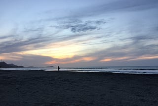 Nuestros ojos hablaron, nuestras manos revelaron y nuestras palabras en el mar dejaron, nuestro…