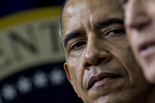 Pictre of Obama looking at Biden disapprovingly