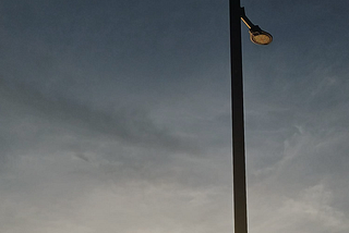 the streetlight in the middle of twilight, quietly asking me what kind of journey I had back then