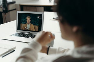 Tecnologia, IAs e os Impactos na Qualidade de Vida do Trabalhador.
