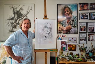 Gazmend Freitag mit seiner Portrait von Merima Zukan