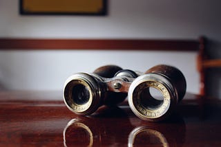 Binoculars illustration by @titopixel