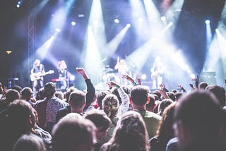 SI NO BAILAS, SE ACABA EL CONCIERTO