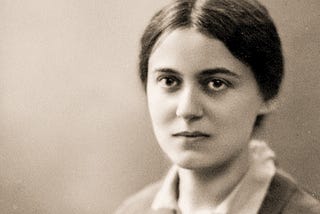 Embracing Edith Stein: Ensaio Teológico sobre a Verdadeira Feminilidade