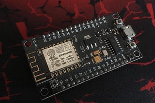 Hands on the NodeMCU ESP8266 (Running your first sketch !)