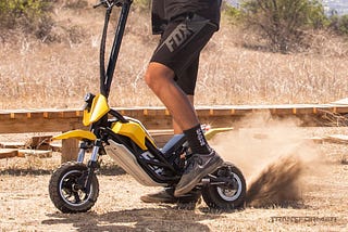 A closer look at the Splach Transformer electric scooter on a dirt road.