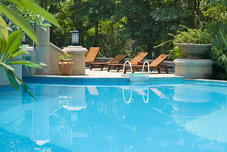 How Can Swimming Pool Remodeling Specialists Help?