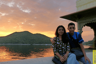 Sarah & Sharukh enjoying an evening at Fateh Sagar Lake in Udaipur