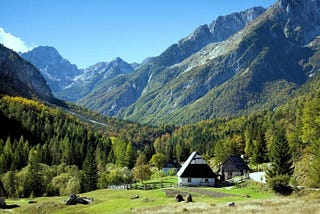 Odkrijte Alpski botanični vrt Juliana: Skriti biser Julijskih Alp