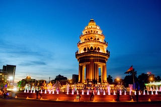 What to Do in Phnom Penh? Visit Independence Monument