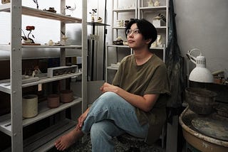 身兼母親與創作者二職，她捏造出更豐富的人生樣態— 專訪陶藝創作者李荔