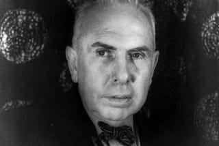 Theodore Dreiser’s language is a real pleasure for eyes and mind.Even