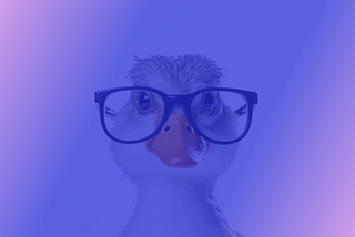 A imagem ilustra um pato usando óculos e olhando fixamente para a camera