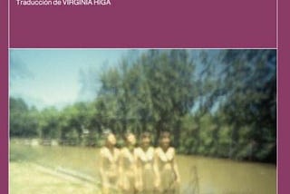 «Existir tan plenamente como el mundo espera y aun así permanecer ausente por dentro».