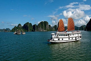 Baie d’ Halong — l’endroit idéal circuit au Vietnam