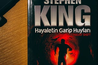 Bazen geçmişin laneti yakamızı bırakmaz: Stephen King — Hayaletin Garip Huyları