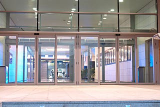 مزایای درب های شیشه ای اتوماتیک