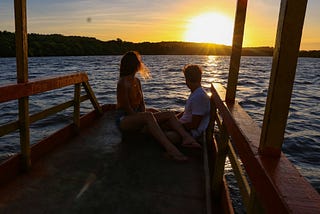 O sol que nasceu hoje aqui, nasceu no mar em algum lugar.