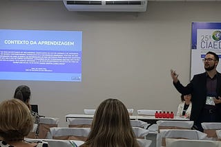 Especialistas apontam hibridismo como futuro da educação