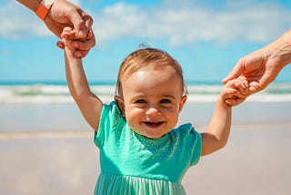 5 Gestes essentiels pour la santé de bébé cet été