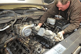 In which cases the cylinder head gasket requires replacement?