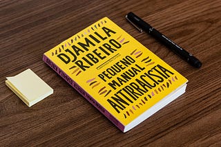 Resenha do livro "O pequeno manual antirracista"