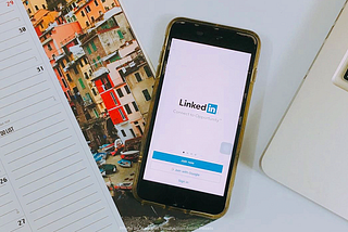 How to grow your LinkedIn page with paid ads in 2022