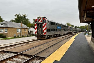 photo of a Metra train arriving into 99th St- Beverly Hills station.