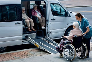 How Elderly Transportation Services Benefit Senior Citizens and their Families