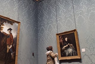 Taking pictures of people in museums