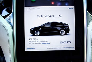 MODEL X 90D “DEUXY” ACHIEVES 300,000 MILES IN LESS THAN TWO YEARS