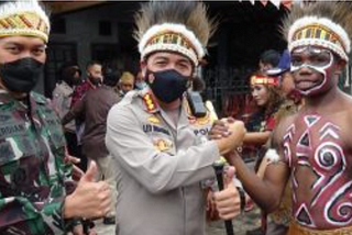 Kombes Pol Leonardus Simarmata Jadi Orang Tua Asuh Mahasiswa Papua