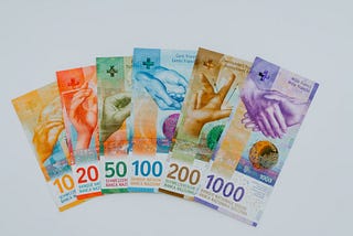 Los bancos suizos almacenan hasta 213.000 millones de dólares en efectivo offshore ruso