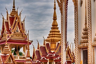 Visiting the beautiful and spectacular temples of Thailand