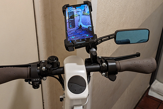 流行に乗って、ストリーモにスマホホルダー装着チャレンジしてみました。