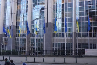 #EUParliament: the national flag of Ukraine replaced EU 27 flag at half mast.