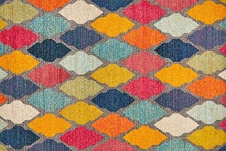 Rug pattern of multicolour interlocking shapes