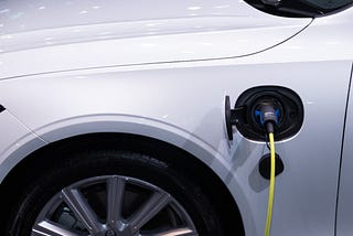 ¿CONTAMINAN LOS COCHES ELÉCTRICOS?