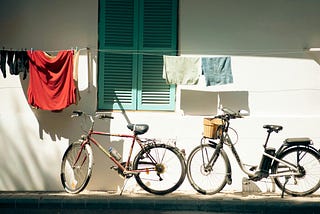 An abstract visual symbolizing the human brain returning to its previous emotional state after a brief experience of happiness.