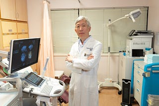 【明德教授】吳鴻裕教授：一圓父母夢