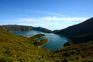 Keisčiausios San Migelio salos vietovės: ugninis ežeras ir baltoji moteris gazuoto mineralinio…