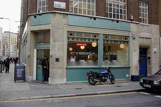 Окно в кафе