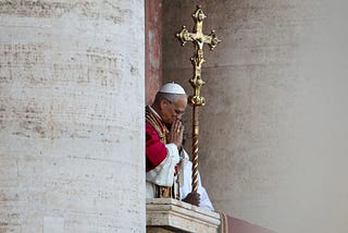 De obispo entre obispos a obispo de Roma